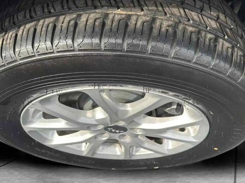 Used 2017 Jeep Cherokee Latitude w/ Comfort/Convenience Group image 30