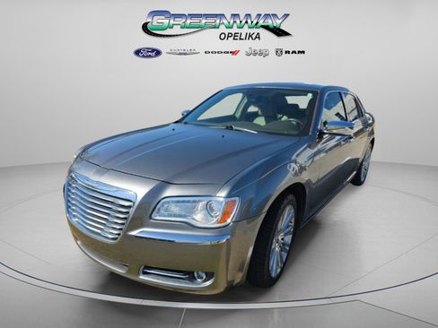 Used 2011 Chrysler 300 C image 5