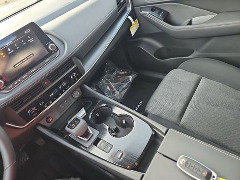 New 2026 Nissan Rogue SV FWD image 29