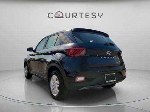 New 2026 Hyundai Venue SE image 3