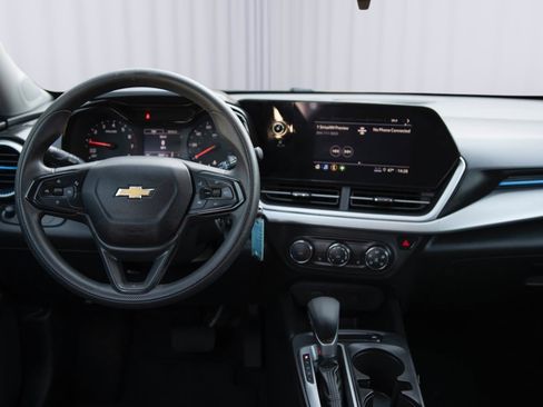 Used 2024 Chevrolet Trax LS w/ LS Convenience Package image 3