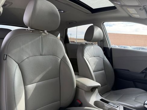 Used 2019 Kia Niro EX Premium w/ Sunroof Package image 43