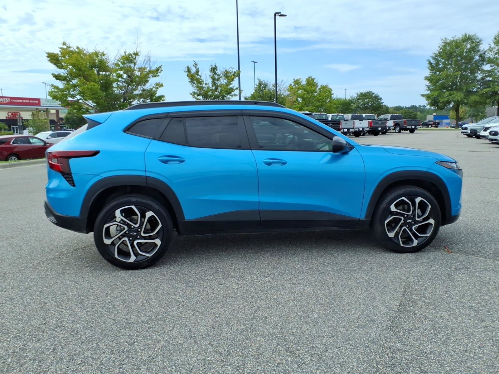 Used 2025 Chevrolet Trax RS w/ Sunroof Package FWD image 25