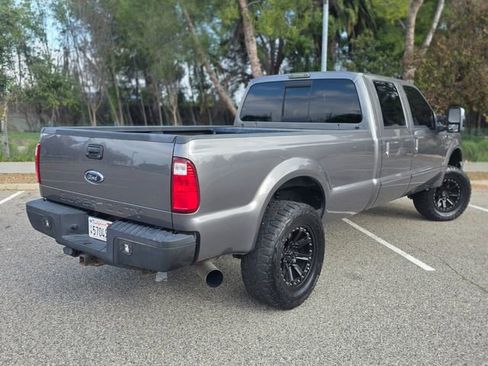 Used 2010 Ford F350 Lariat image 2