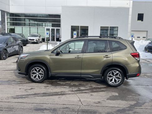 Used 2023 Subaru Forester Premium image 2