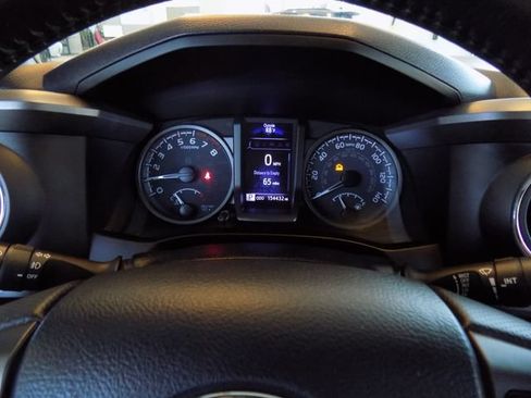 Used 2020 Toyota Tacoma TRD Off-Road w/ TRD Premium Off Road Package AWD/4WD image 15