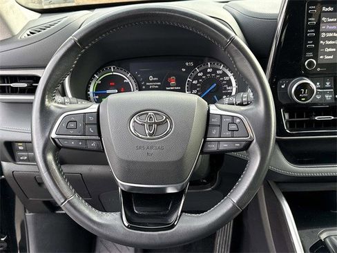 Used 2021 Toyota Highlander XLE image 19