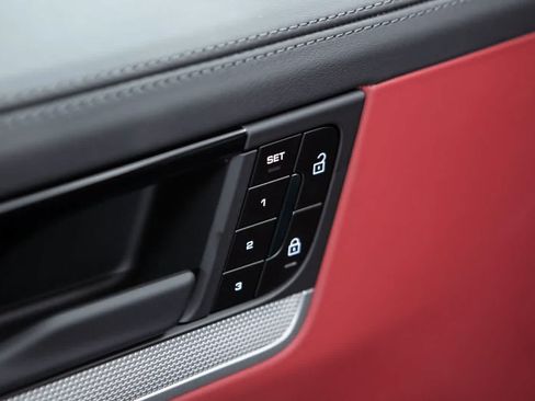 Certified 2025 Porsche Cayenne E-Hybrid AWD/4WD image 26