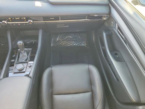 Used 2022 MAZDA MAZDA3 s image 9