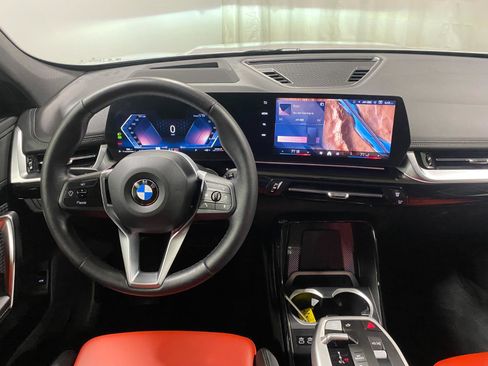 Used 2025 BMW X1 xDrive28i w/ Technology Package image 2