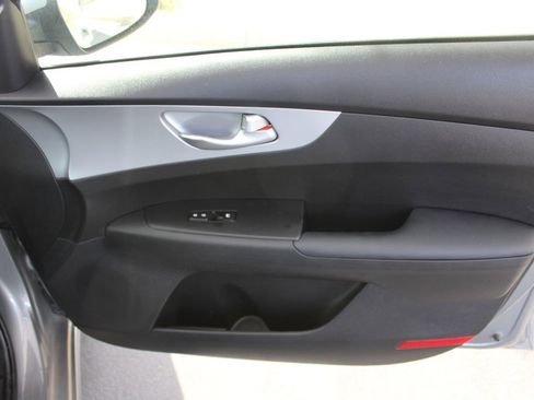 Used 2023 Kia Forte LXS w/ LXS Technology Package FWD image 41