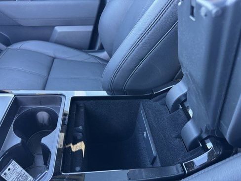 Used 2025 Land Rover Range Rover Velar Dynamic SE image 23