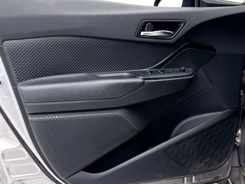 Used 2019 Toyota C-HR LE FWD image 24