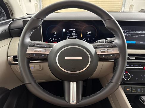 Used 2025 Hyundai Tucson SEL FWD image 16