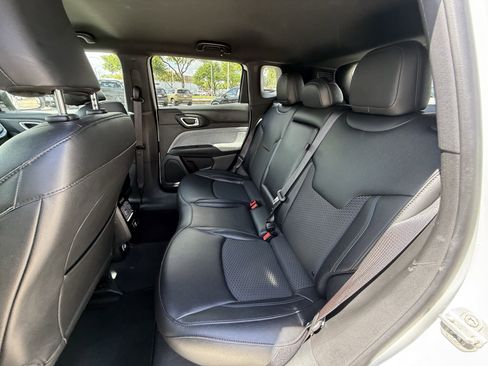 Used 2024 Jeep Compass Latitude image 29