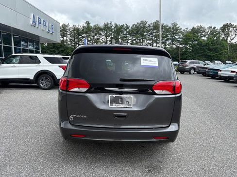 Used 2023 Chrysler Voyager LX FWD image 4