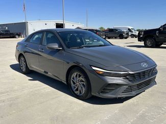 Used 2024 Hyundai Elantra SEL video 2
