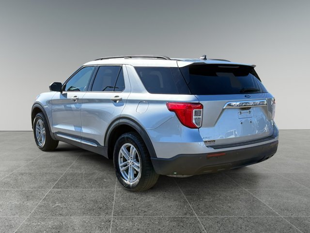 Used 2022 Ford Explorer XLT AWD/4WD image 4