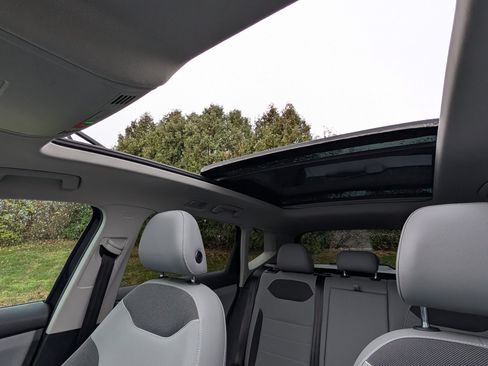 Used 2023 Volkswagen Taos SE image 27