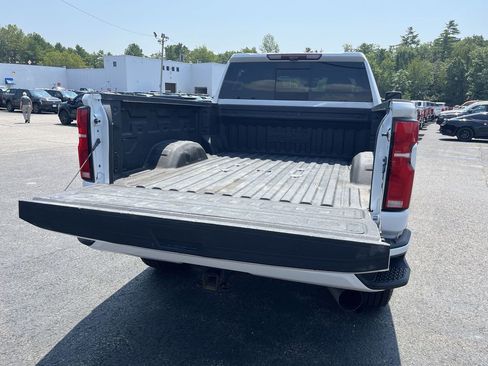 Used 2024 Chevrolet Silverado 2500 High Country w/ High Country Premium Package AWD/4WD image 3