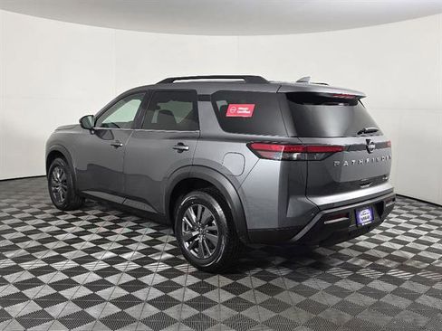 Used 2024 Nissan Pathfinder SV image 7