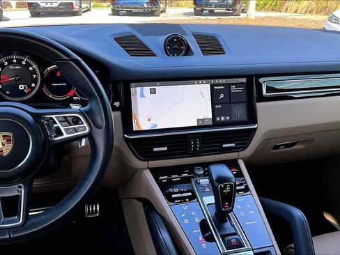 Used 2020 Porsche Cayenne Turbo image 6