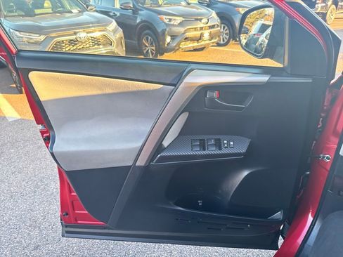 Used 2015 Toyota RAV4 LE image 31