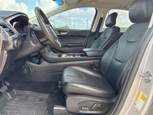 Used 2019 Ford Edge Titanium FWD image 6