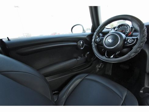 Used 2019 MINI Cooper 2-Door Hardtop FWD image 9