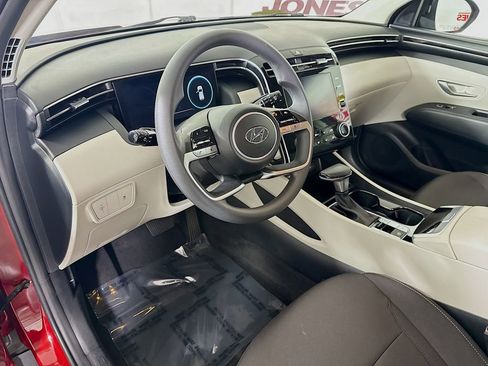 Certified 2024 Hyundai Tucson SE FWD image 17