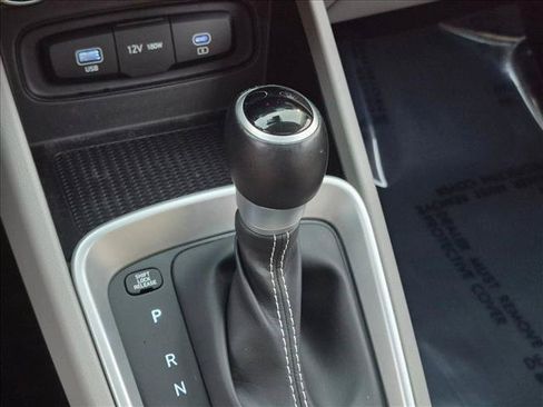 Used 2024 Hyundai Venue SEL FWD image 11