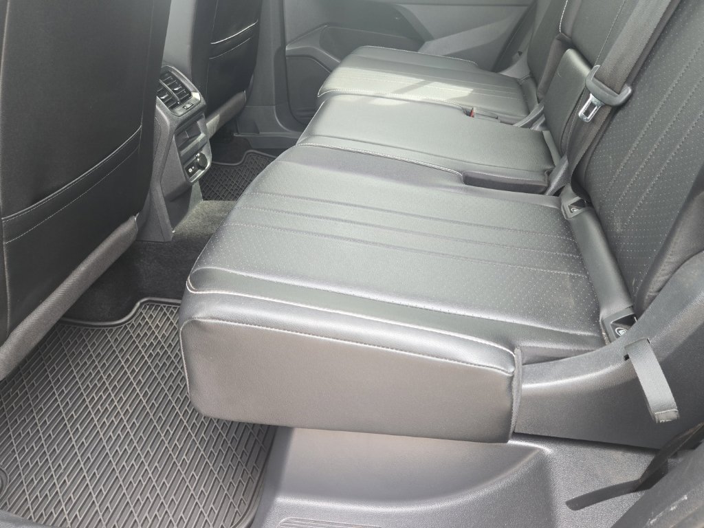 Used 2023 Volkswagen Tiguan SE R-Line FWD image 13