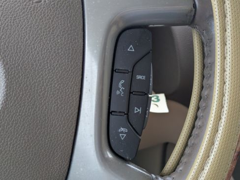 Used 2014 Chevrolet Suburban LT RWD image 25