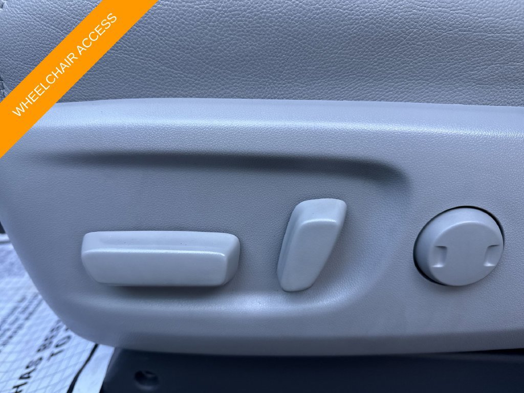 Used 2017 Toyota Sienna XLE Premium FWD image 10