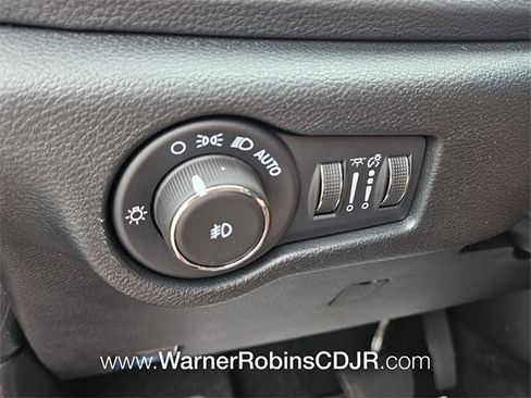 New 2026 Chrysler Pacifica Select image 28