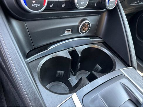 Used 2019 Alfa Romeo Stelvio AWD image 27