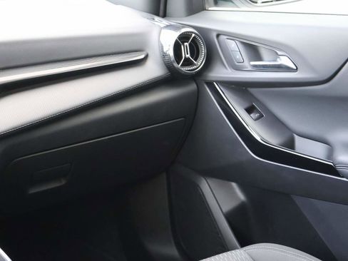 Used 2025 Chevrolet Equinox LT image 16