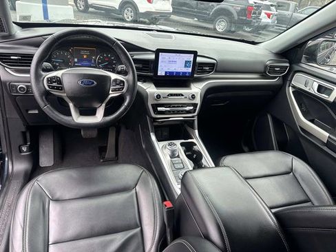 Used 2022 Ford Explorer XLT w/ Equipment Group 202A image 10