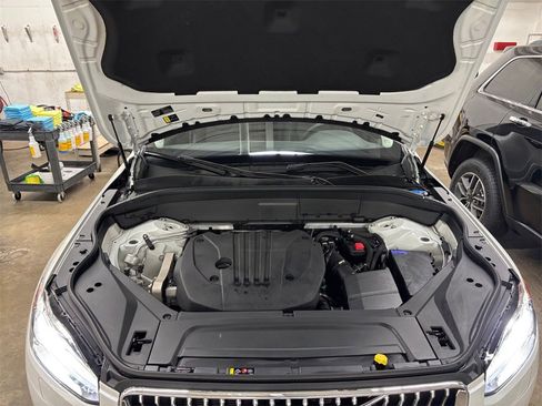 Certified 2023 Volvo XC90 B5 Core w/ Climate Package image 9