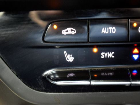 Used 2022 Buick Envision Essence w/ Sport Touring Package image 27