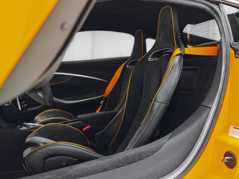 Used 2023 McLaren Artura RWD image 43