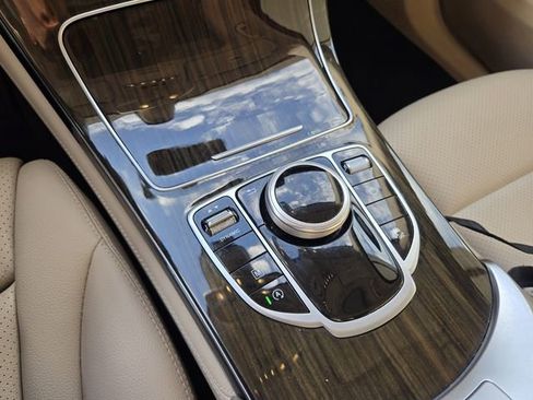 Used 2018 Mercedes-Benz GLC 300 4MATIC image 21