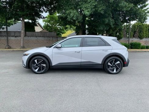New 2025 Hyundai Ioniq 5 SE image 2