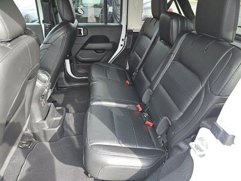 Used 2023 Jeep Wrangler Unlimited Sahara image 19