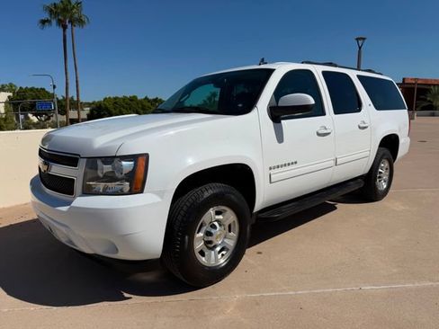 Used 2013 Chevrolet Suburban 2500 LT w/ Luxury Package AWD/4WD image 3