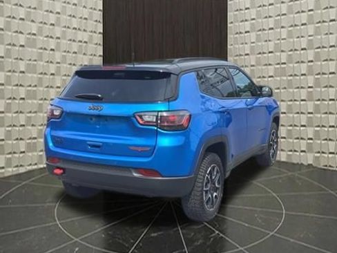 Certified 2025 Jeep Compass Trailhawk w/ Trailhawk Elite Group AWD/4WD image 6