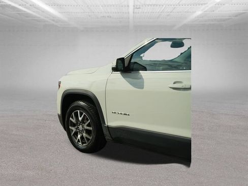 Used 2023 GMC Acadia SLE FWD image 42