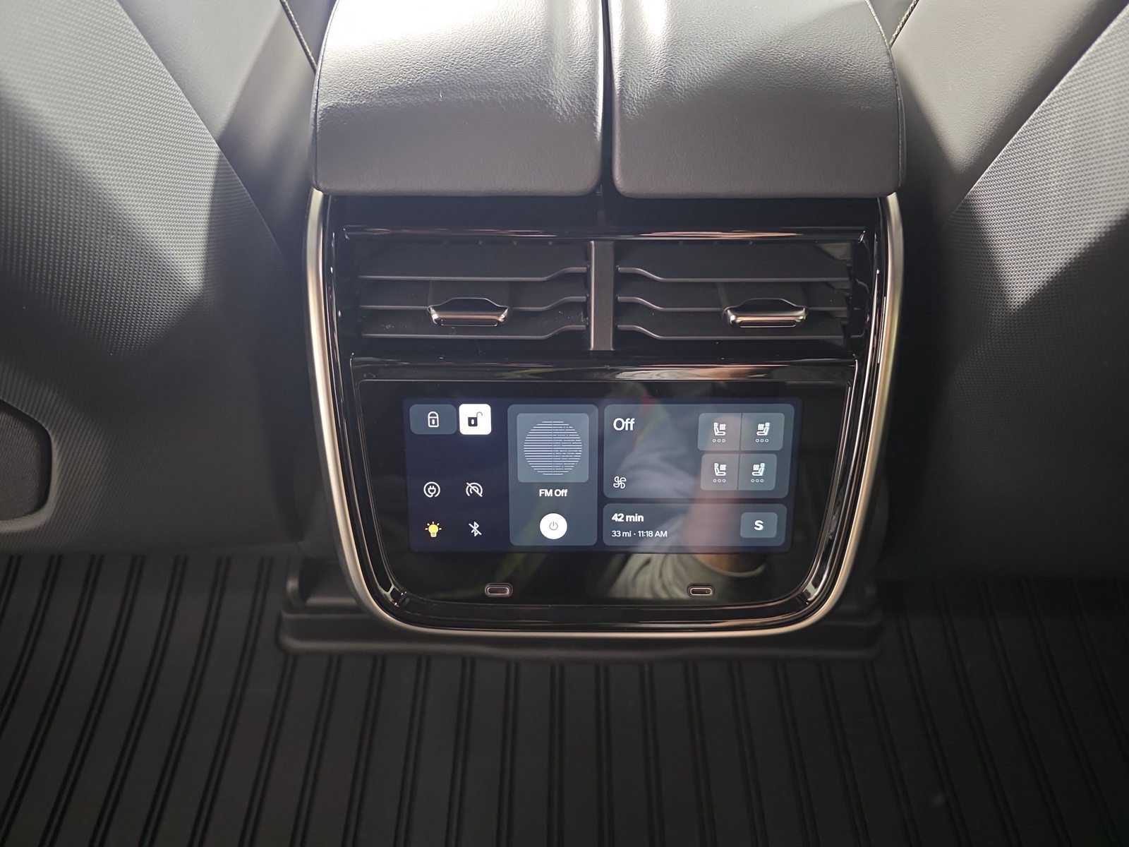 Used 2025 Rivian R1S Adventure Dual AWD/4WD image 30
