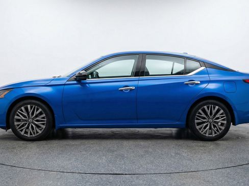 Used 2025 Nissan Altima 2.5 SV image 5