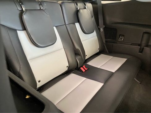 Used 2022 Ford Explorer XLT w/ Equipment Group 202A image 18